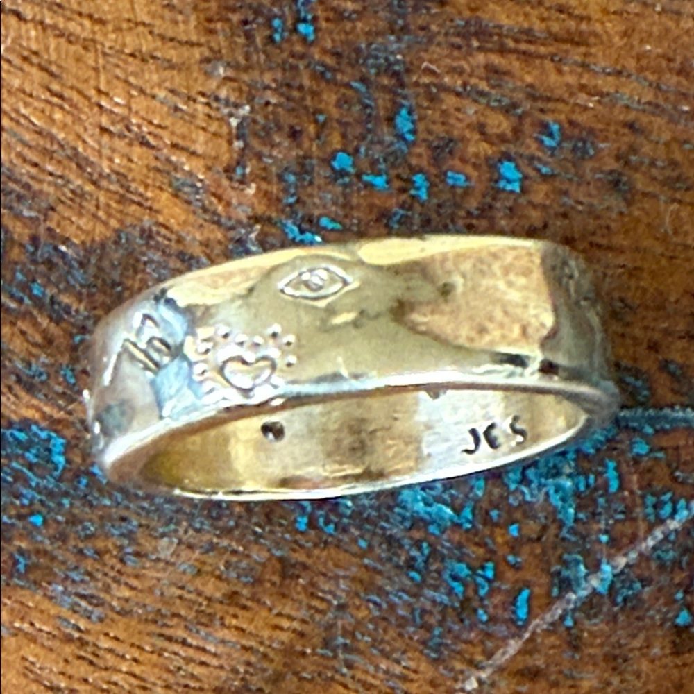 Jes MaHarry “Infinite Love Ring” in yellow gold. - Picture 4 of 4